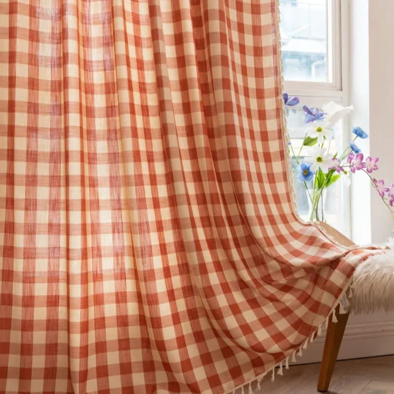 Karogardine im Landhausstil mit Quasten
