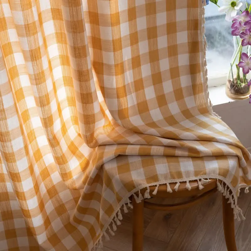 Karogardine im Landhausstil mit Quasten