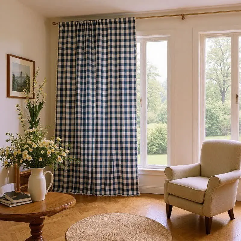 Karogardine im Landhausstil mit Quasten