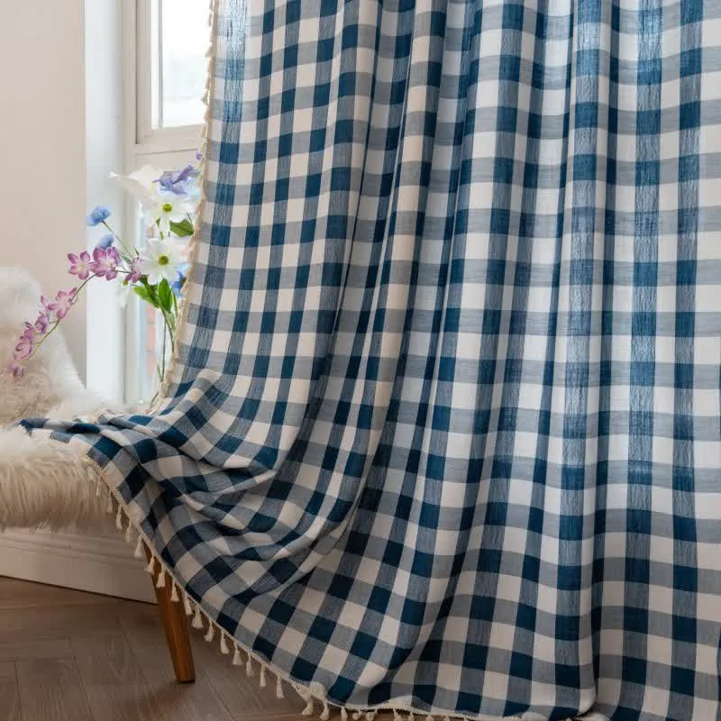 Karogardine im Landhausstil mit Quasten