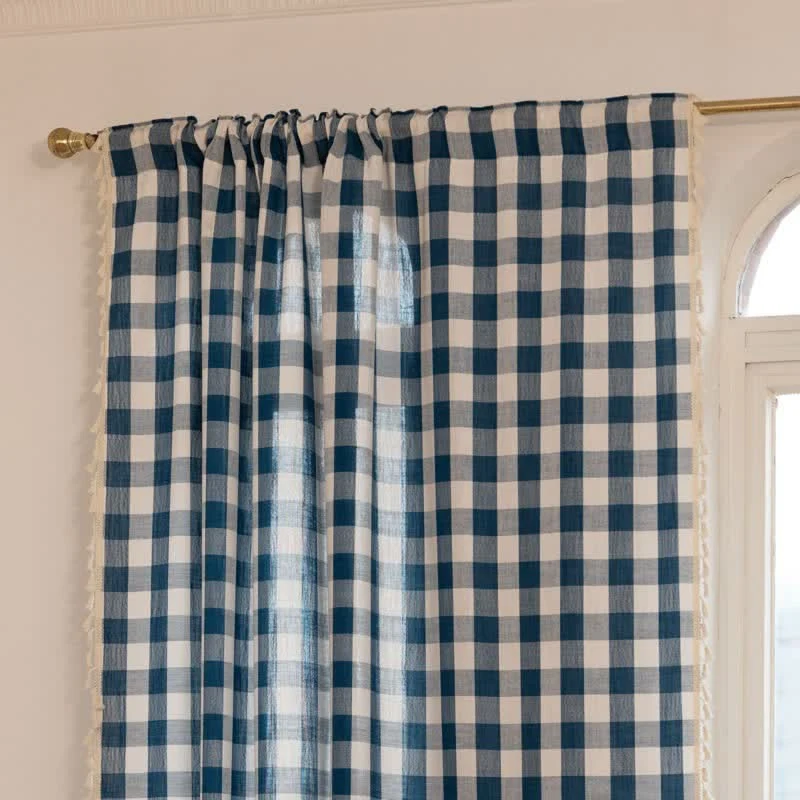 Karogardine im Landhausstil mit Quasten