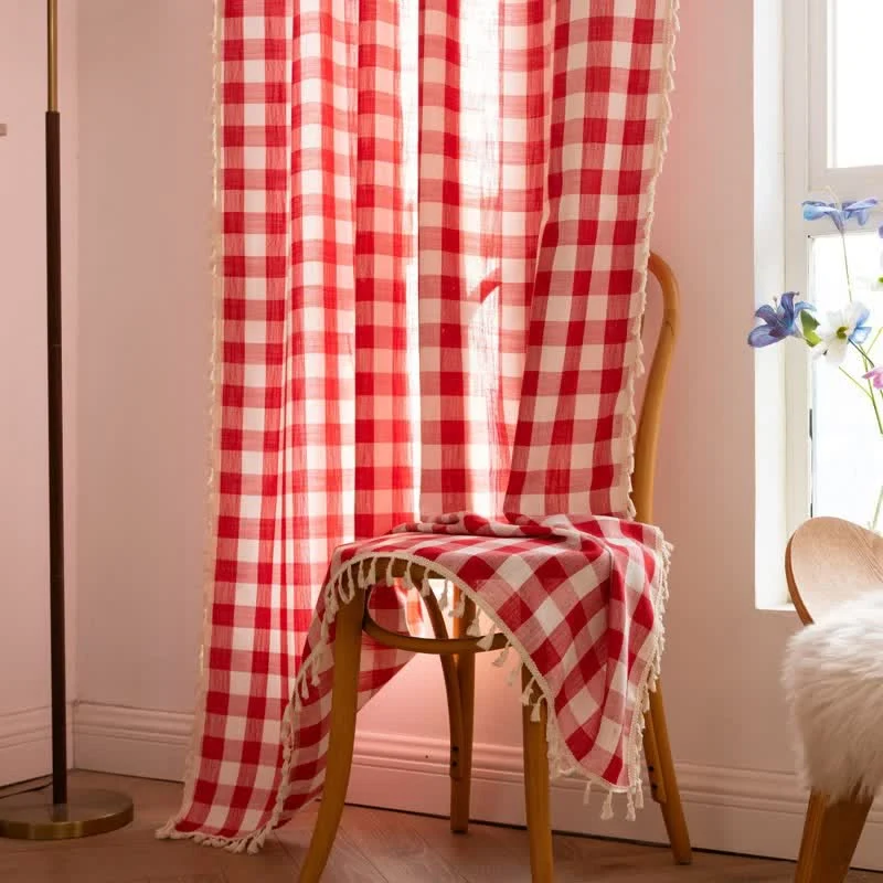 Karogardine im Landhausstil mit Quasten