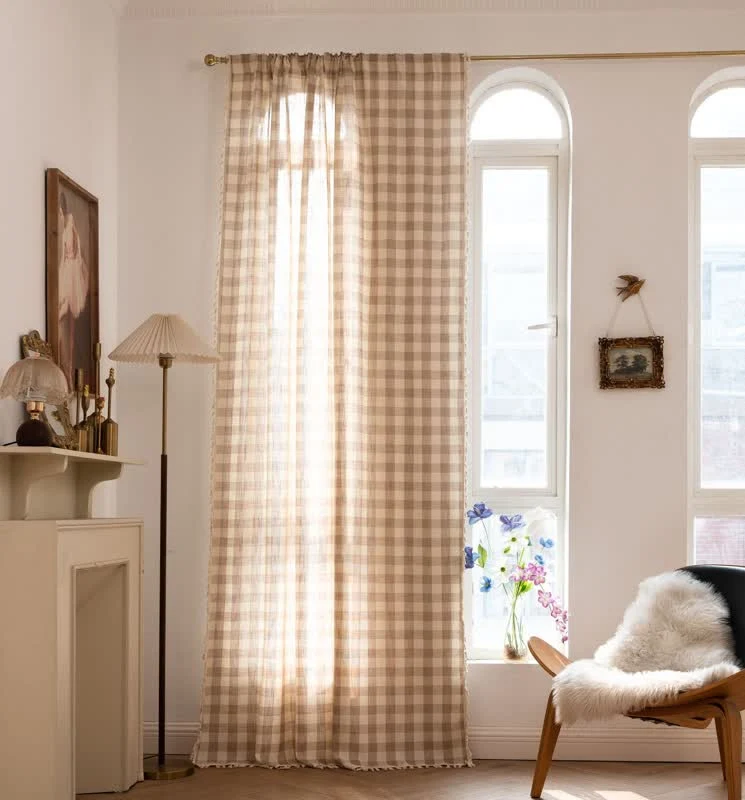 Karogardine im Landhausstil mit Quasten