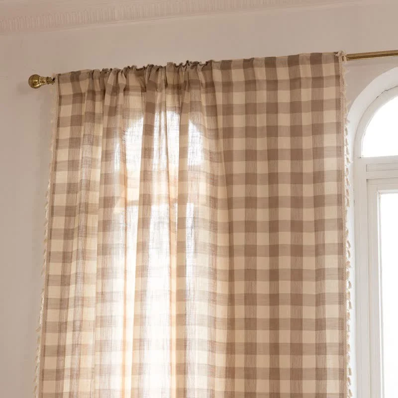 Karogardine im Landhausstil mit Quasten