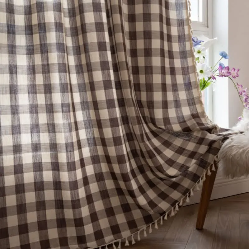 Karogardine im Landhausstil mit Quasten