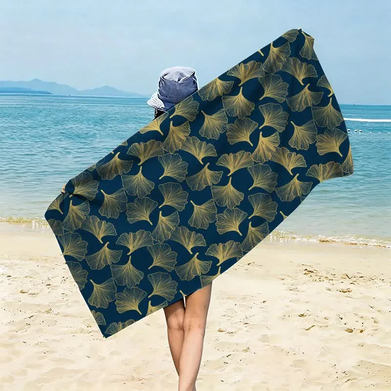 Künstlerisches Linienkunst-Ginkgo-Strandtuch