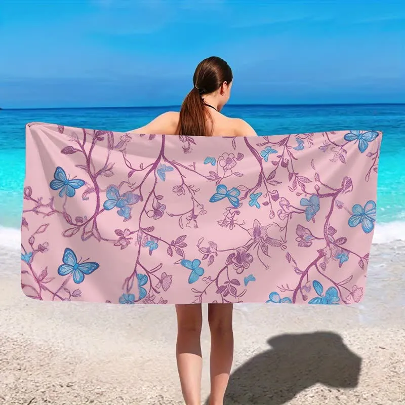 Strandtuch mit Landhausstil, Blumenmuster und Schmetterlingen