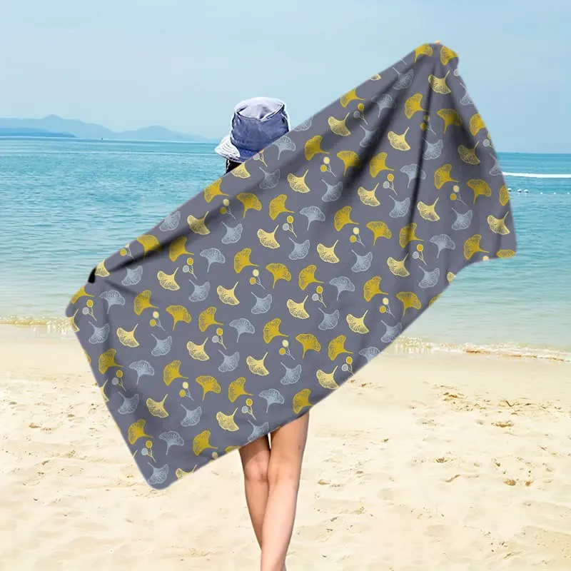 Strandtuch mit botanischem Ginkgoblatt
