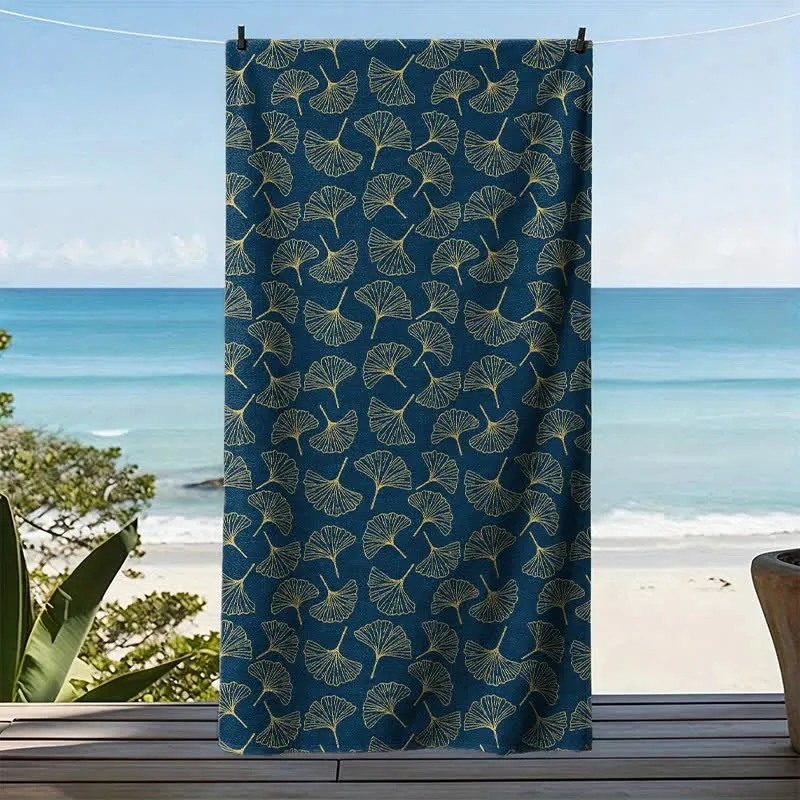 Strandtuch mit Linienzeichnung eines Ginkgoblattes
