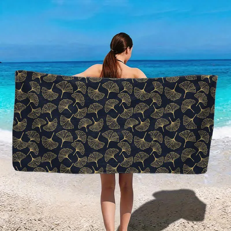 Strandtuch mit Linienzeichnung eines Ginkgoblattes