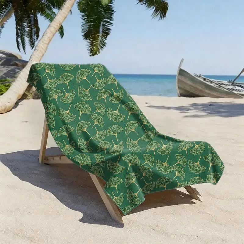Strandtuch mit Linienzeichnung eines Ginkgoblattes