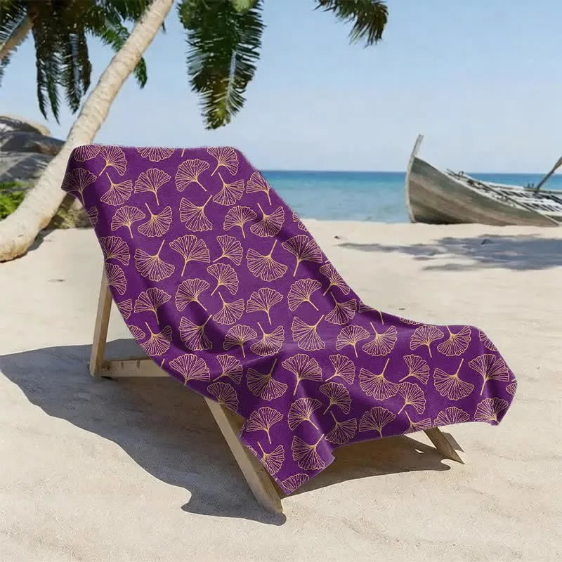 Strandtuch mit Linienzeichnung eines Ginkgoblattes