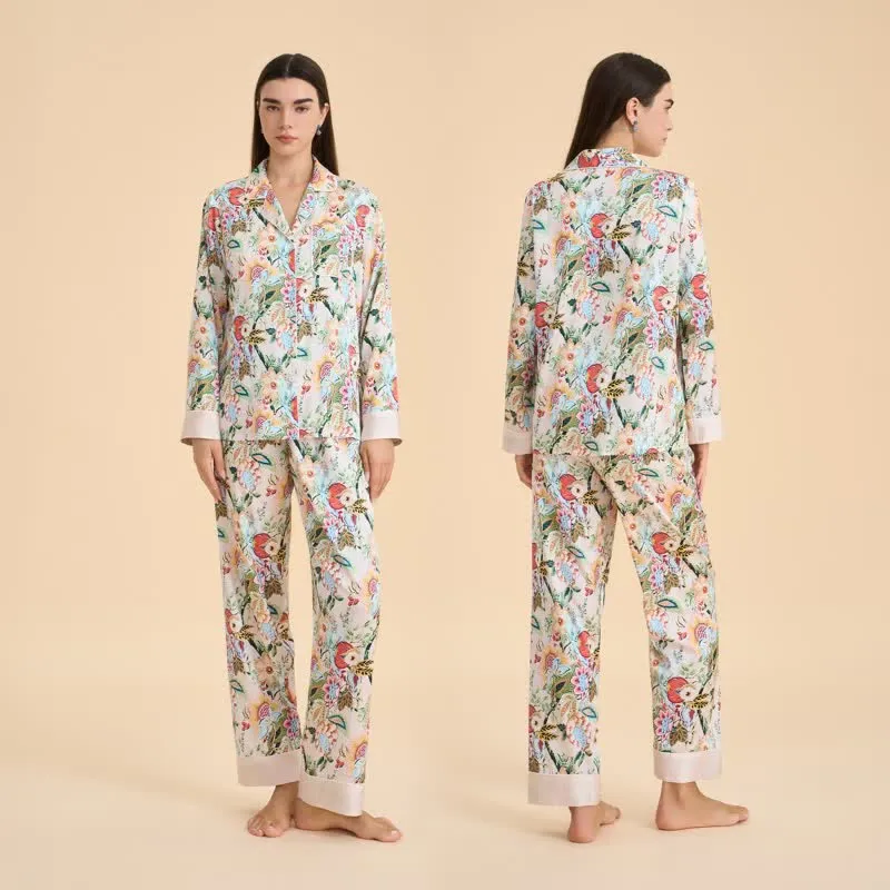 Pyjama-Set im tropischen Blumenstil