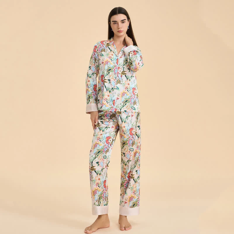 Pyjama-Set im tropischen Blumenstil