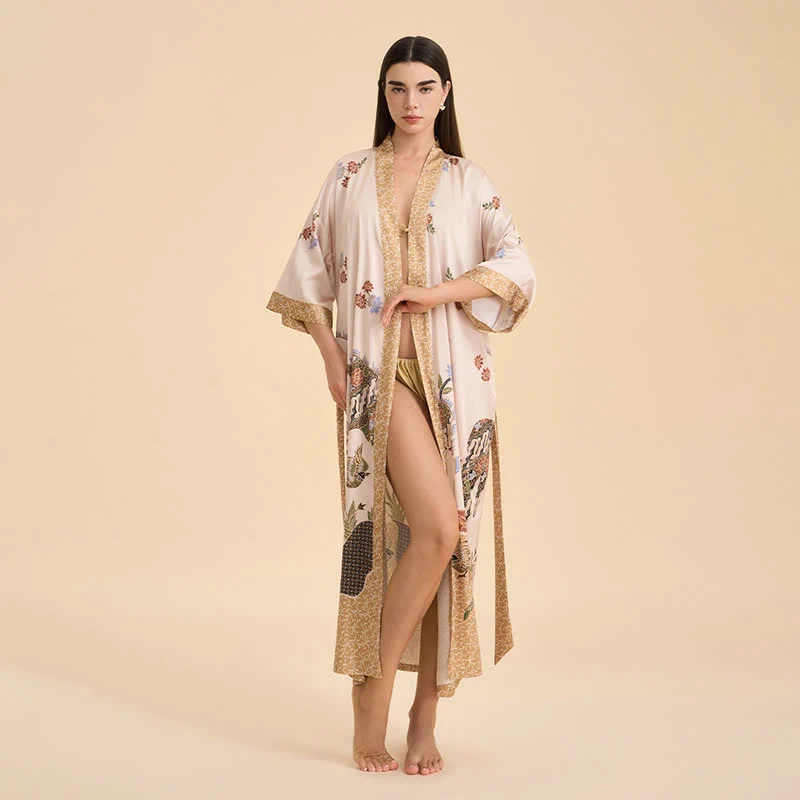 Bademantel im Kimono-Stil mit orientalischem Blumenmuster und Vogelmotiv