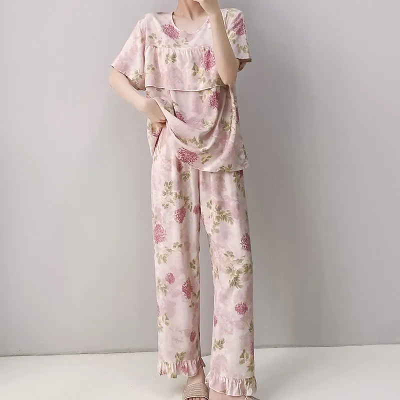 Rundhals-Pyjama-Set in Rosa mit Chrysanthemenmuster