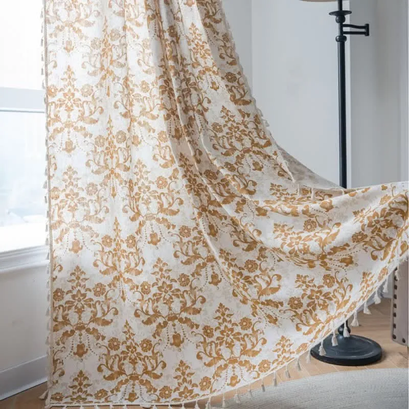 Vintage-Vorhang mit gelbem Muster und Quasten