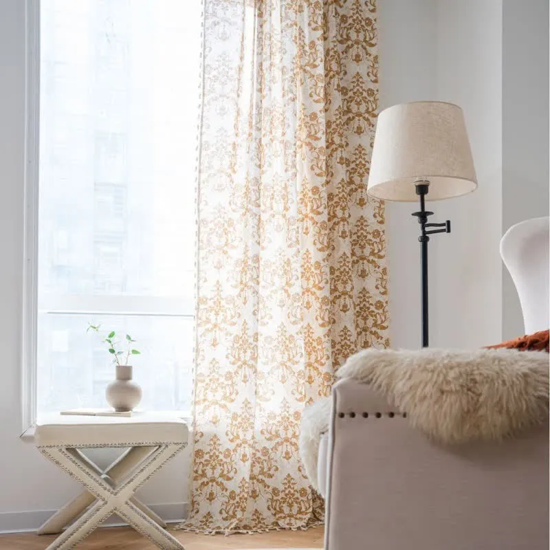 Vintage-Vorhang mit gelbem Muster und Quasten