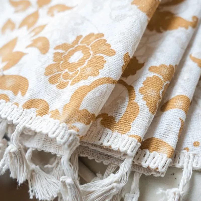 Vintage-Vorhang mit gelbem Muster und Quasten