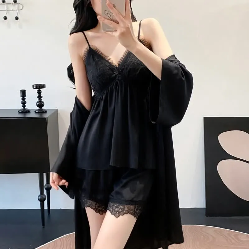 Elegantes Loungewear-Set mit Spitzenbesatz