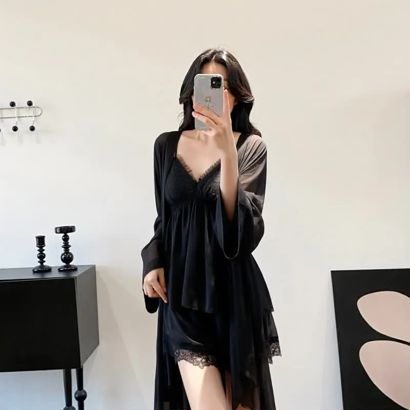 Elegantes Loungewear-Set mit Spitzenbesatz