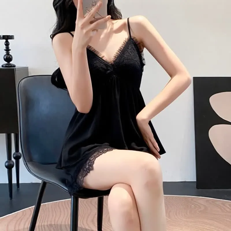 Elegantes Loungewear-Set mit Spitzenbesatz