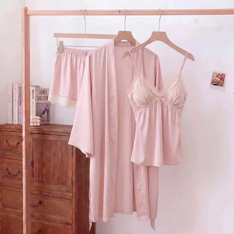 Elegantes Loungewear-Set mit Spitzenbesatz