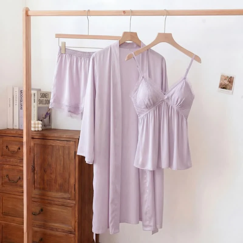 Elegantes Loungewear-Set mit Spitzenbesatz