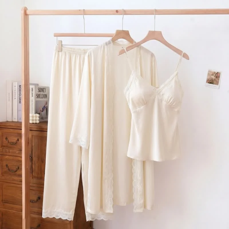 Elegantes Loungewear-Set mit seidigem Spitzenbesatz (3-teilig)