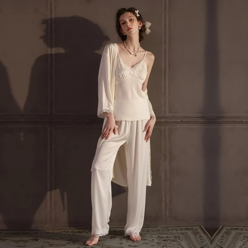 Elegantes Loungewear-Set mit seidigem Spitzenbesatz (3-teilig)