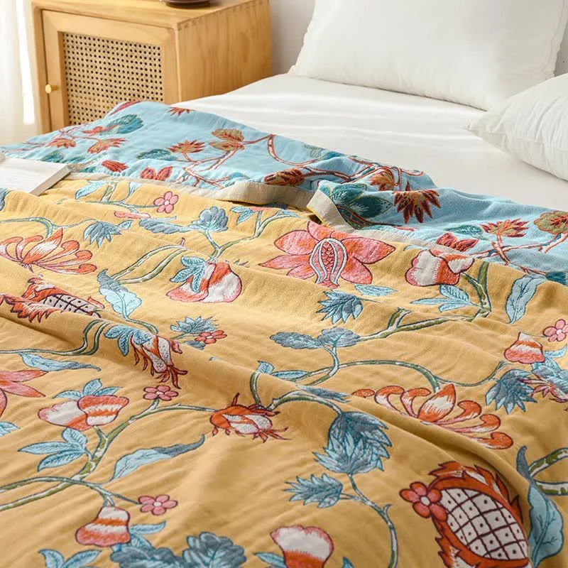 Künstlerisch gemusterte Steppdecke aus reiner Baumwolle mit Blumenmuster