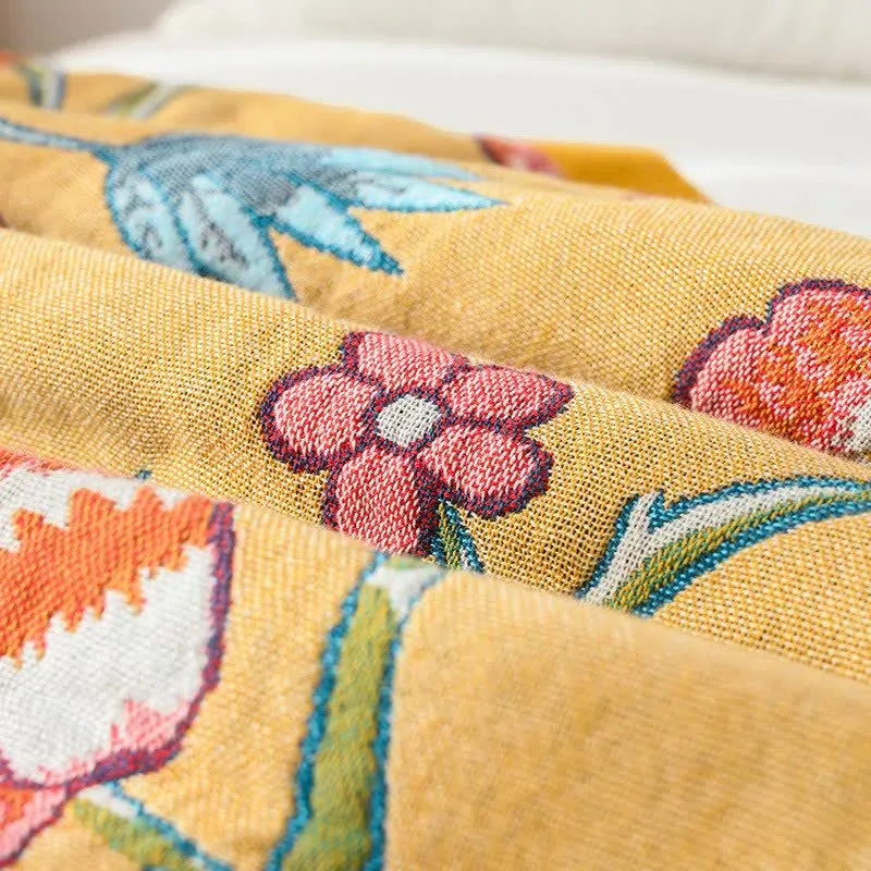 Künstlerisch gemusterte Steppdecke aus reiner Baumwolle mit Blumenmuster