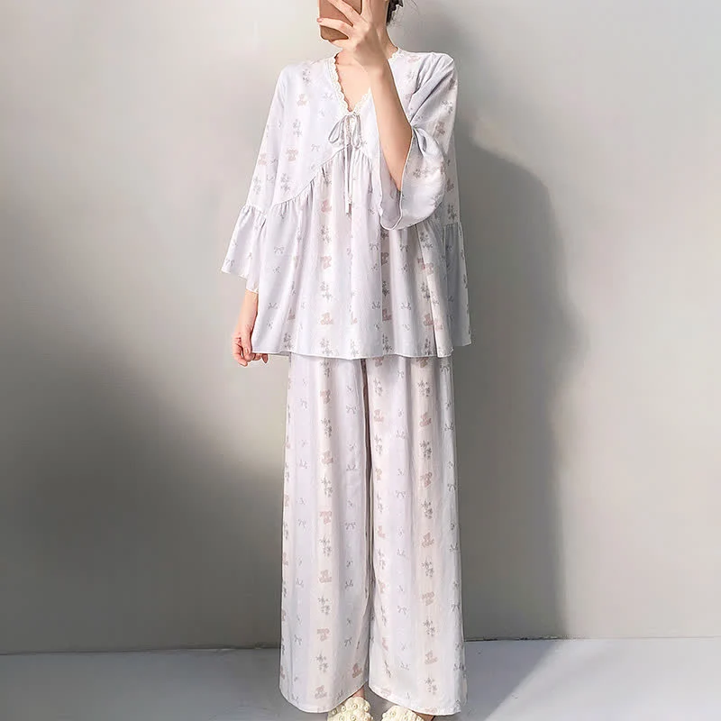 Pyjama-Set mit Blumenmuster und Schleife, V-Ausschnitt und Spitzenbesatz