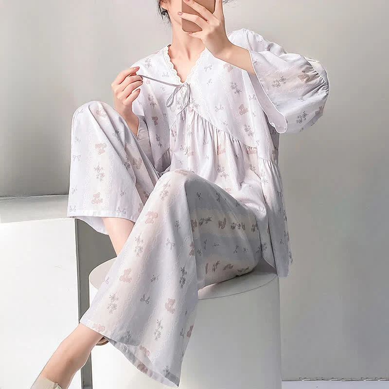 Pyjama-Set mit Blumenmuster und Schleife, V-Ausschnitt und Spitzenbesatz