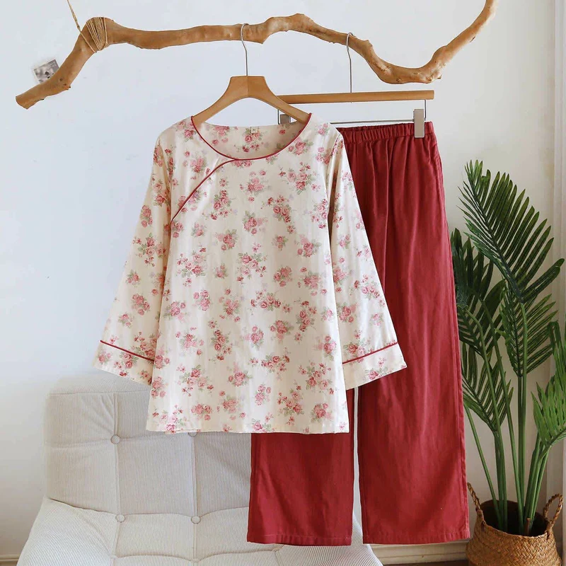 Romantischer Rosen-Pyjama aus Baumwollgaze