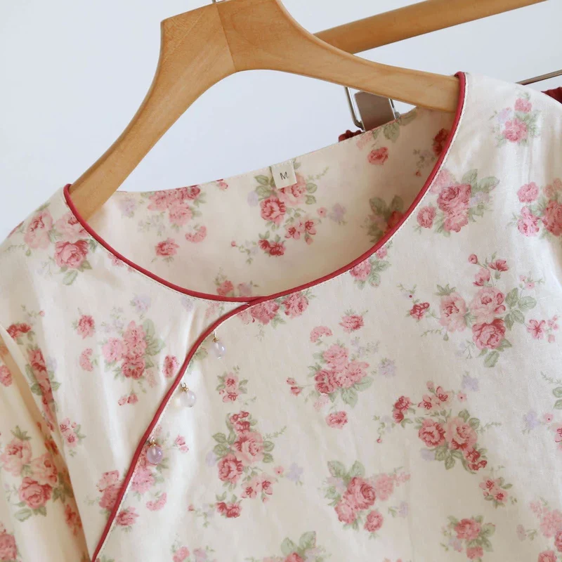 Romantischer Rosen-Pyjama aus Baumwollgaze