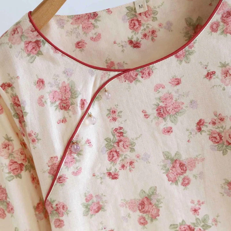 Romantischer Rosen-Pyjama aus Baumwollgaze