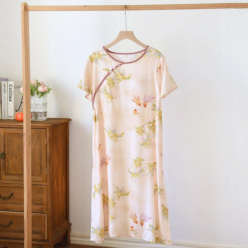 Vintage-Nachthemd mit orientalischen Koi-Karpfen und Blumenmuster