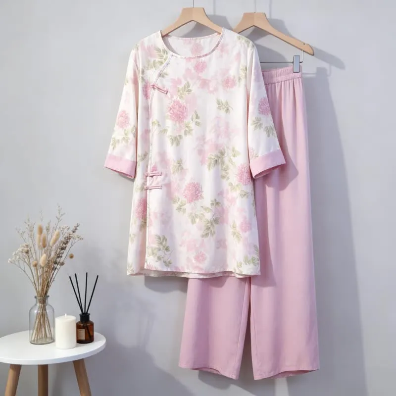 Elegantes Loungewear-Set im orientalischen Stil mit Chrysanthemenmotiv