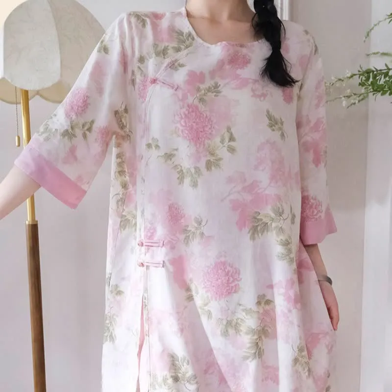Elegantes Loungewear-Set im orientalischen Stil mit Chrysanthemenmotiv
