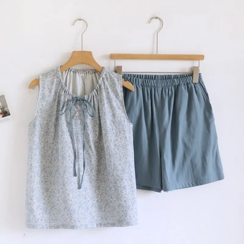 Pyjama-Set aus Baumwoll-Tanktop und Shorts mit kleinem Blumenmuster