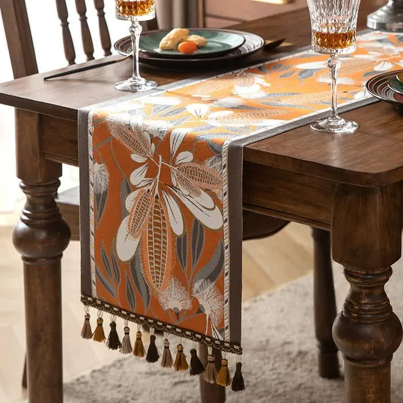 Künstlerischer Tischläufer mit Mais-Jacquard-Quasten