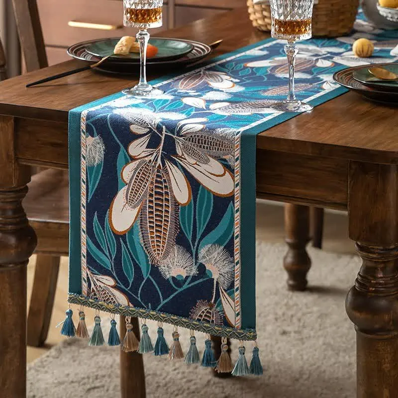 Künstlerischer Tischläufer mit Mais-Jacquard-Quasten
