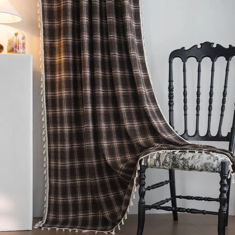 Vorhang im Vintage-Stil mit Karomuster und Quasten