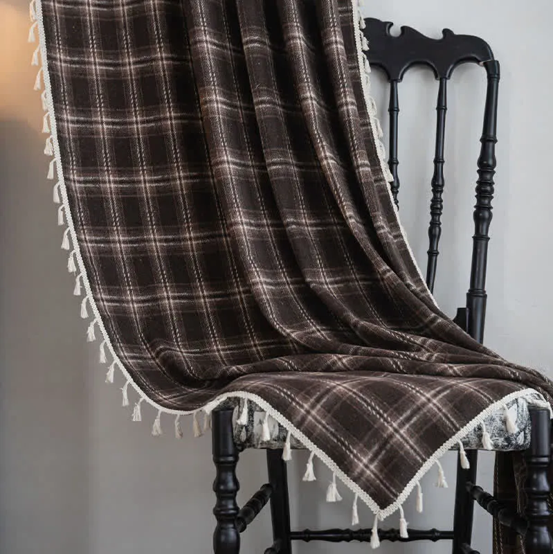 Vorhang im Vintage-Stil mit Karomuster und Quasten