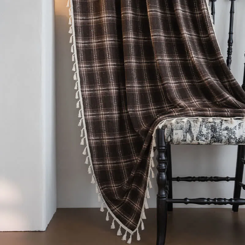 Vorhang im Vintage-Stil mit Karomuster und Quasten