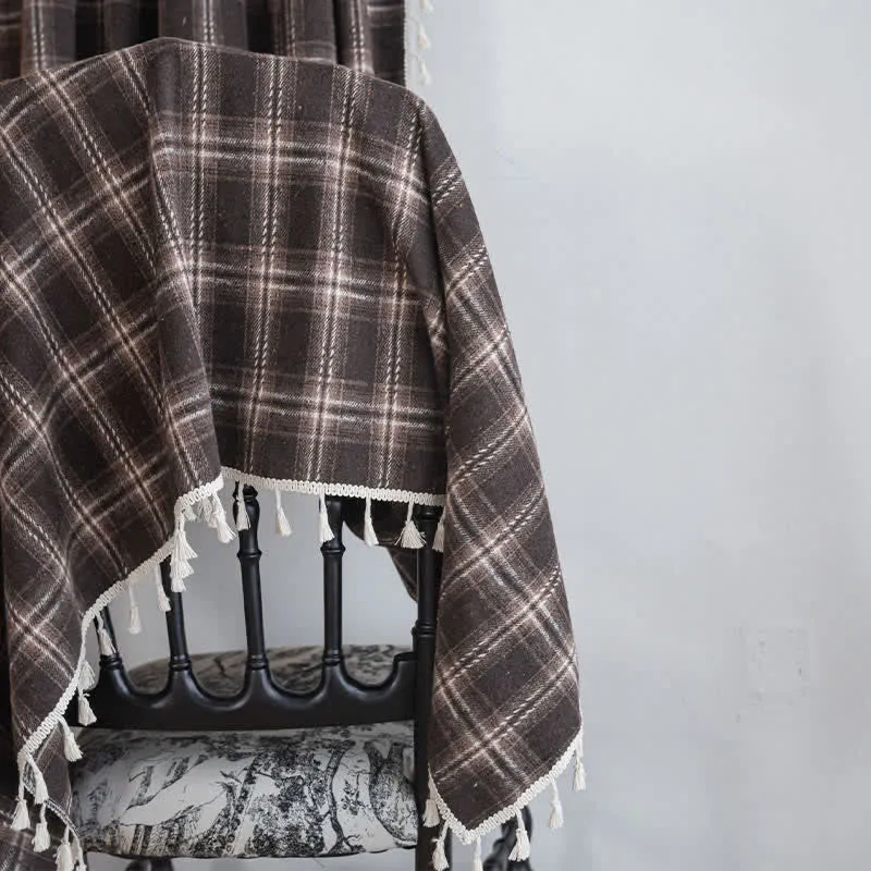 Vorhang im Vintage-Stil mit Karomuster und Quasten