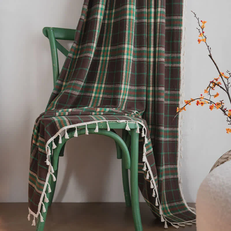 Grüner karierter Quastenvorhang im Vintage-Stil