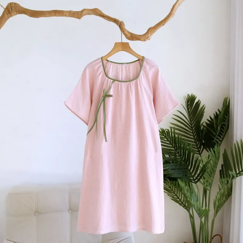 Minimalistisches Nachthemd aus Baumwollgaze im orientalischen Stil