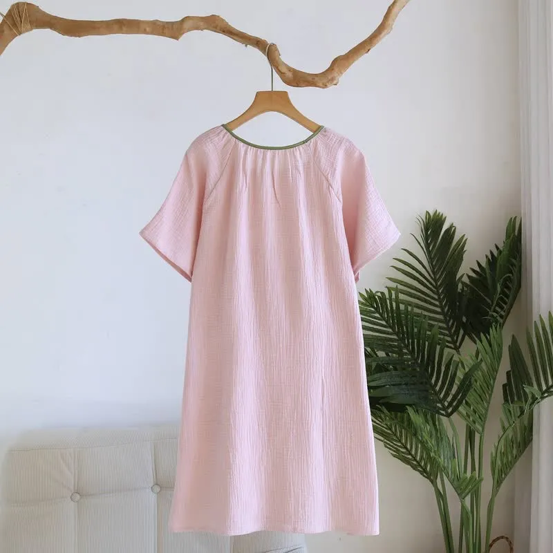Minimalistisches Nachthemd aus Baumwollgaze im orientalischen Stil